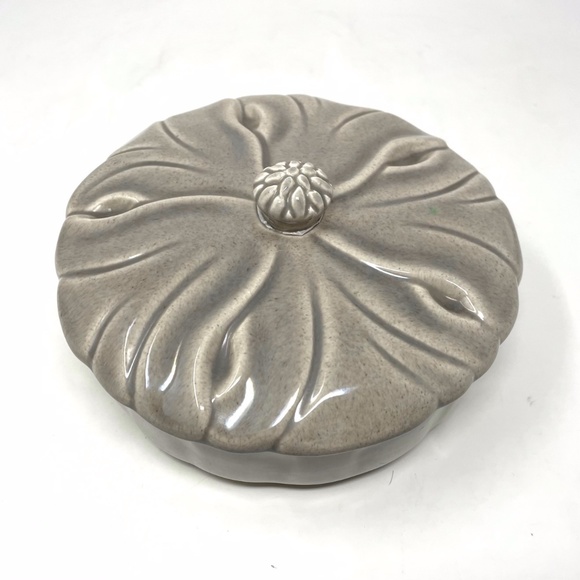 West Coast Pottery Calif. Grey Covered Dish/Trinket Holder Flower Lid Design - Picture 1 of 10
